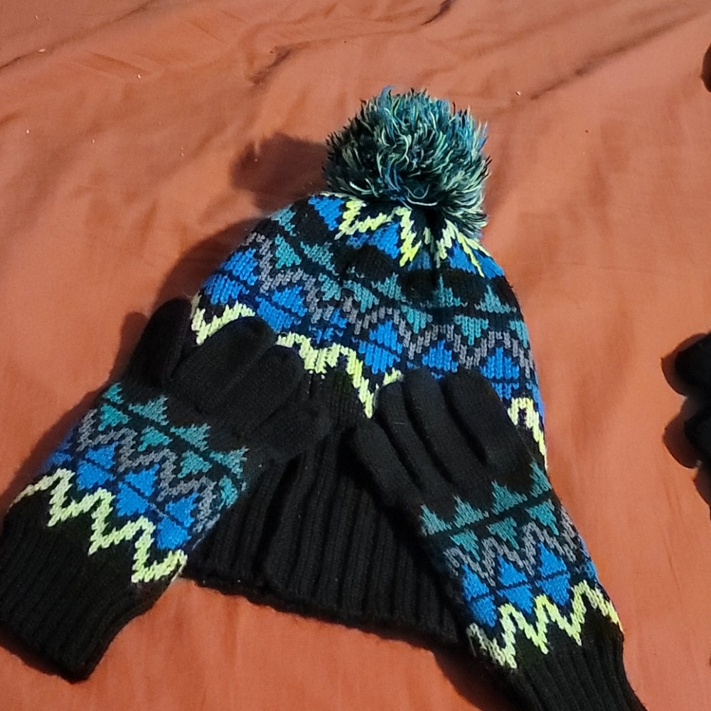 Old Navy Boys Hat and Gloves Set